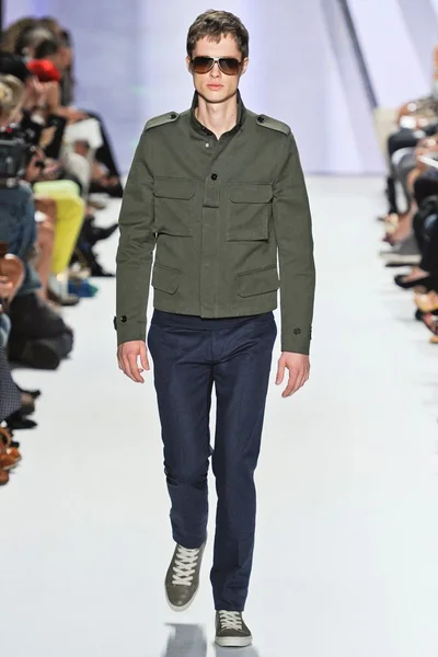 Look 17